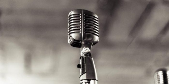 Microphone Là Gì - Từ Nguyên Lý Hoạt Động Đến Cách Bảo Quản